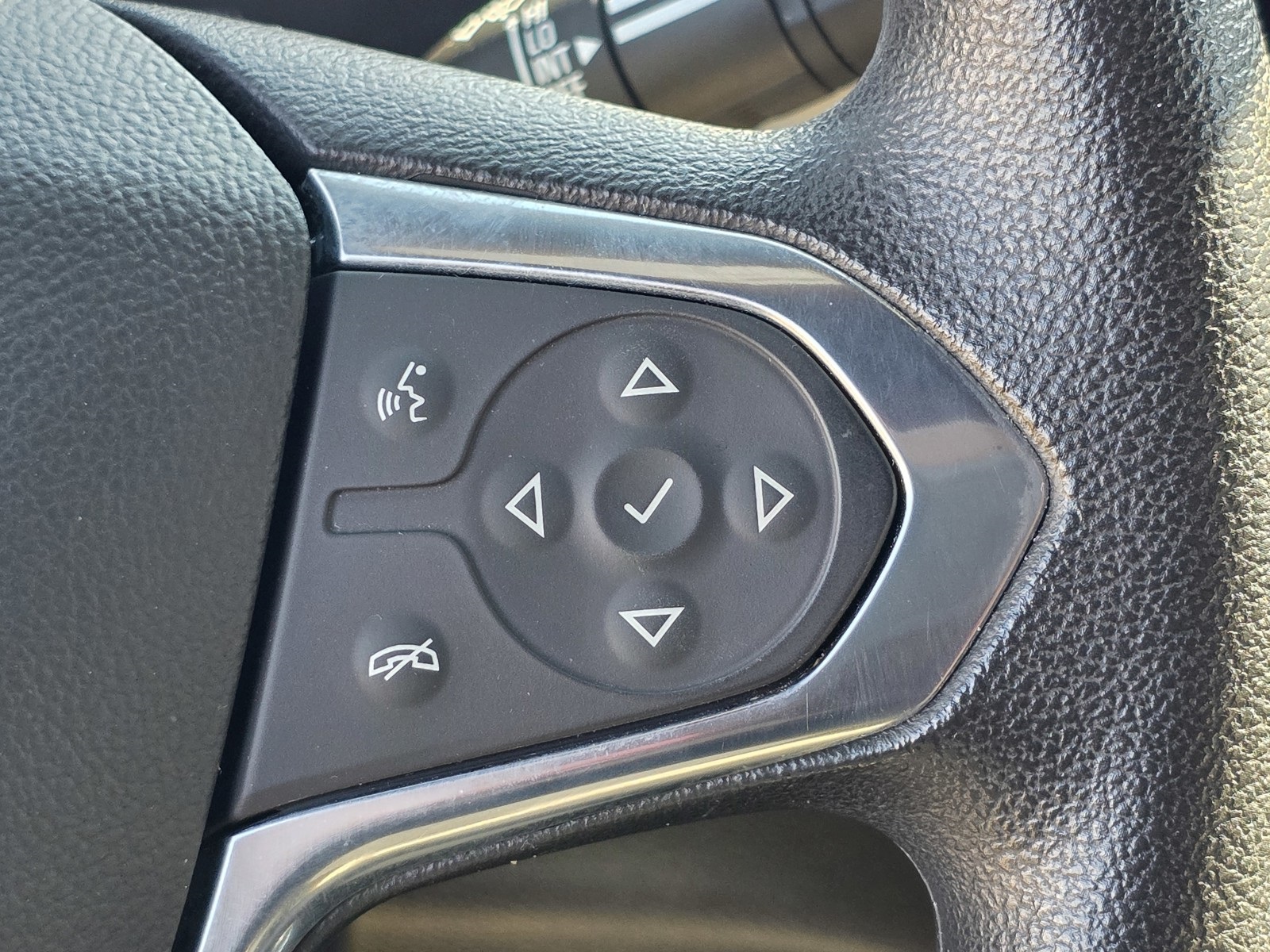 2023 Chevrolet Traverse LS photo 30