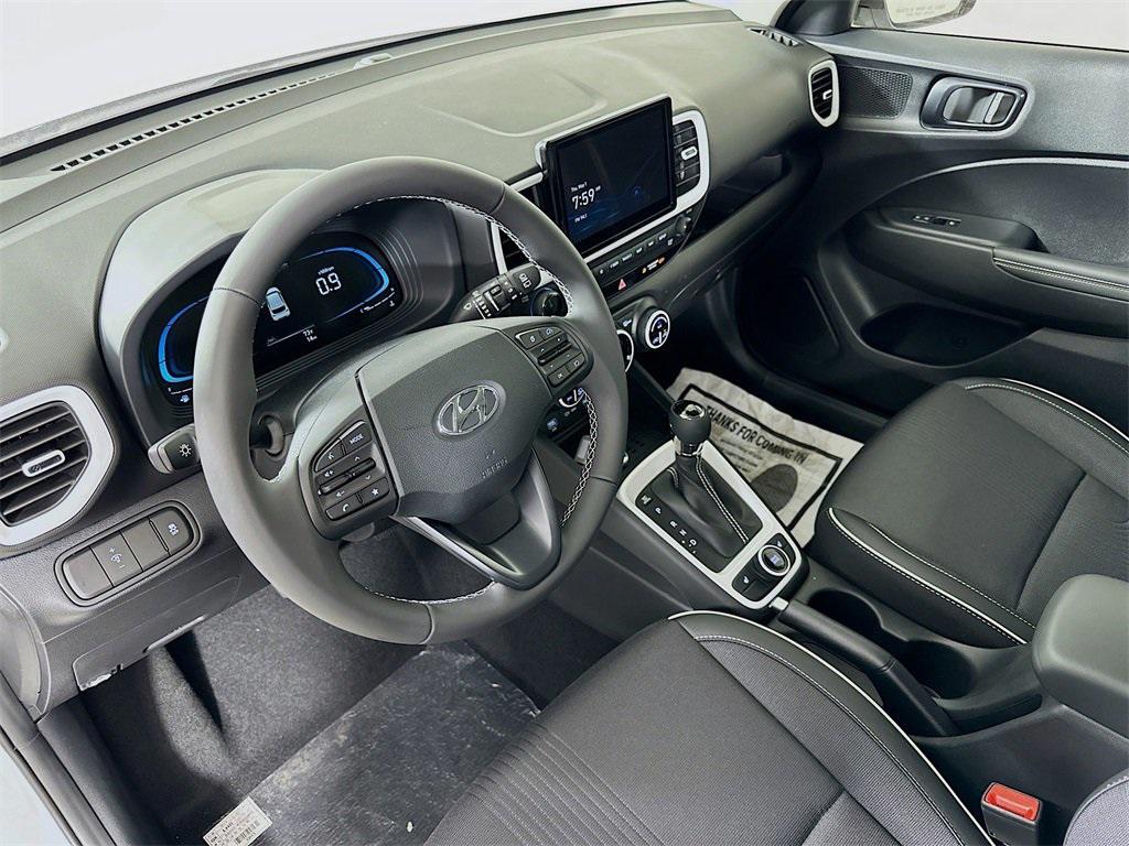 2025 Hyundai Venue Limited photo 6