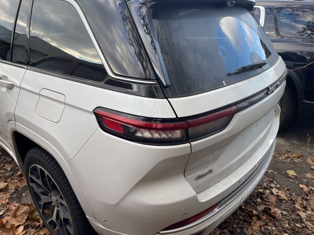 2022 Jeep Grand Cherokee Summit photo 4