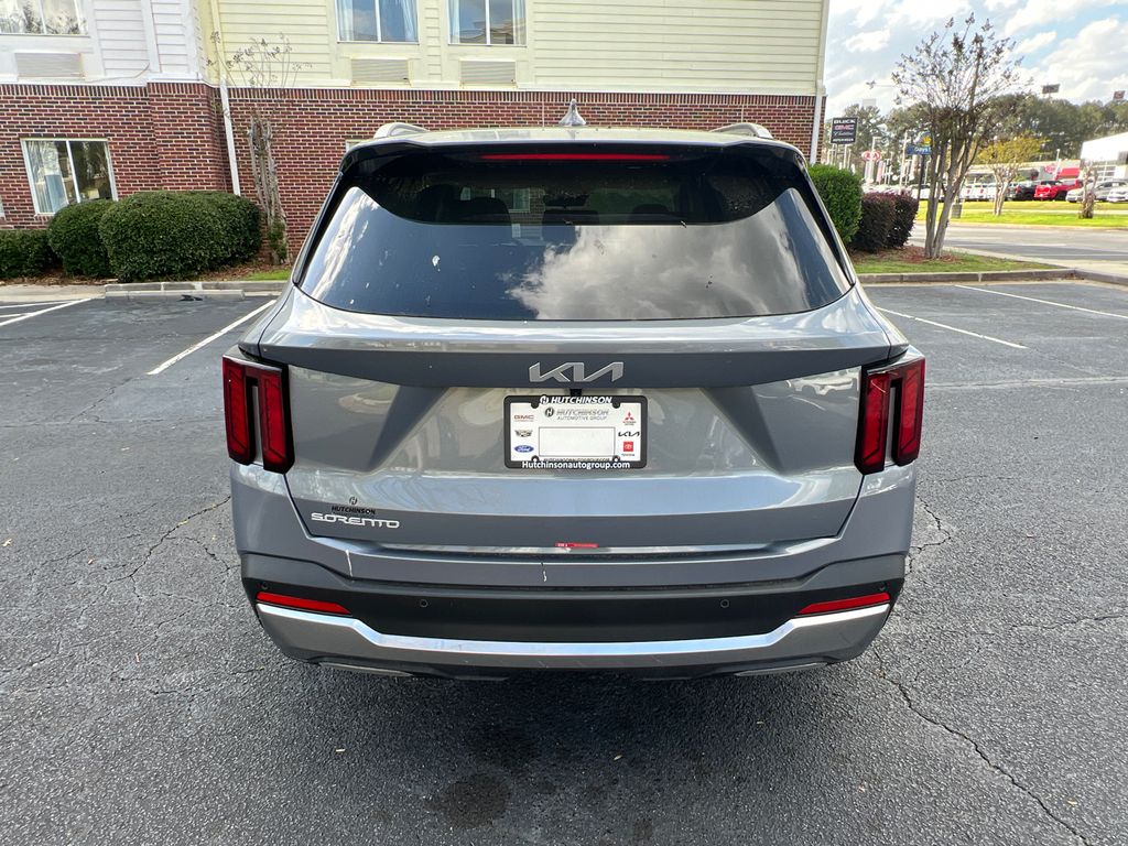 2025 Kia Sorento S photo 4