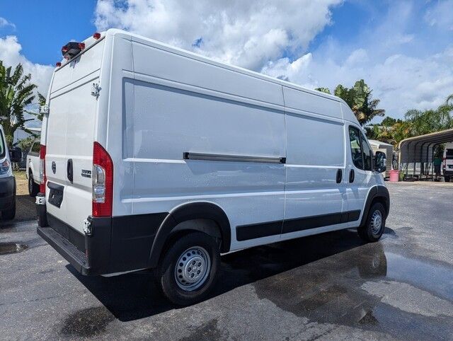 2025 Ram 3500 Tradesman photo 4