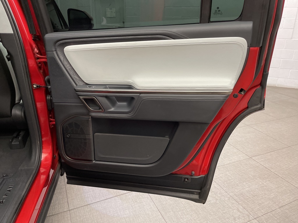 2024 Rivian R1S Launch Edition photo 27