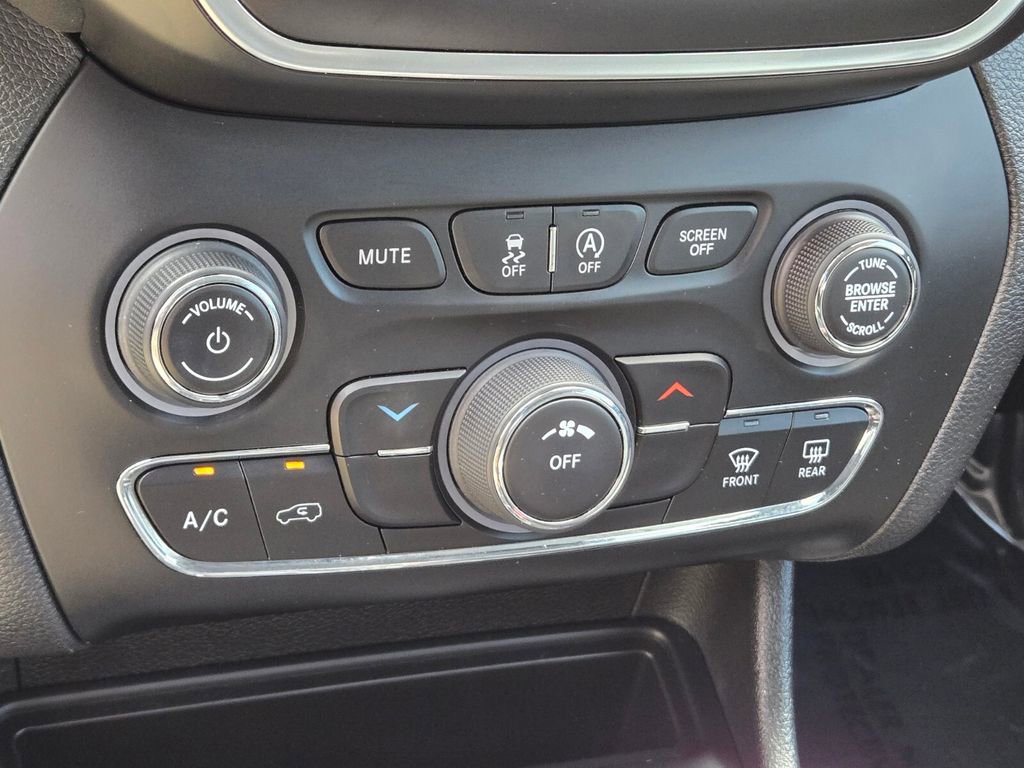 2021 Jeep Cherokee Latitude Lux photo 15