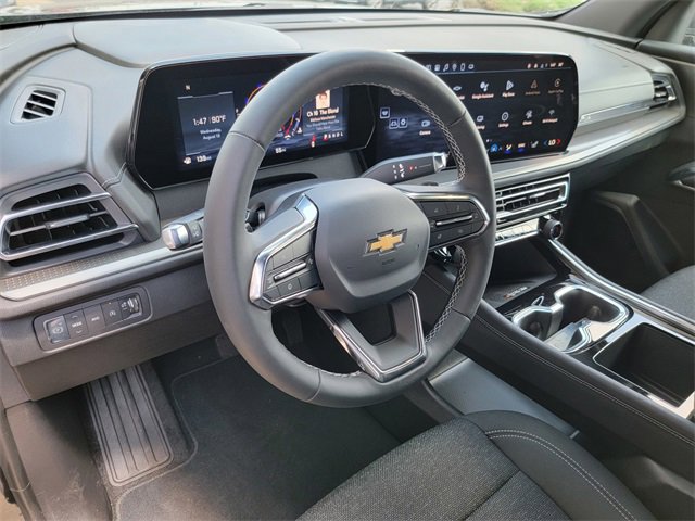 2025 Chevrolet Traverse photo 8