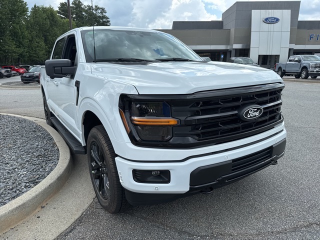 2025 Ford F-150 XLT photo 3