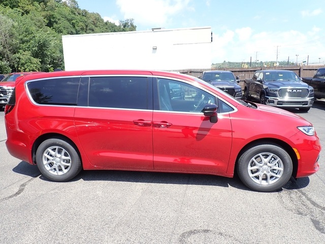 2025 Chrysler Pacifica photo 6