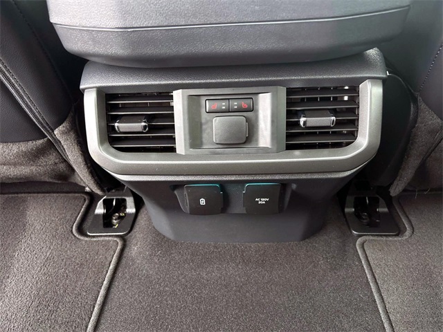 Used 2025 White Metallic Ford Lariat image 17