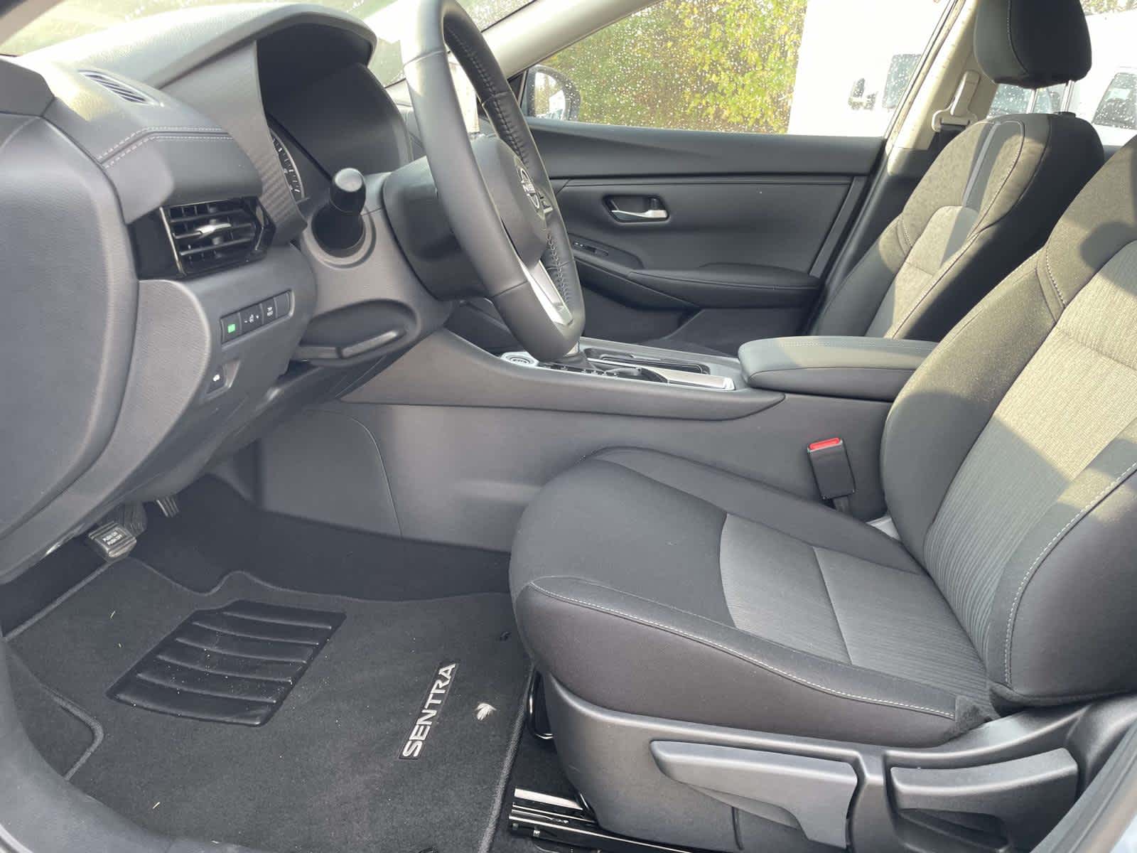 2025 Nissan Sentra SV photo 12