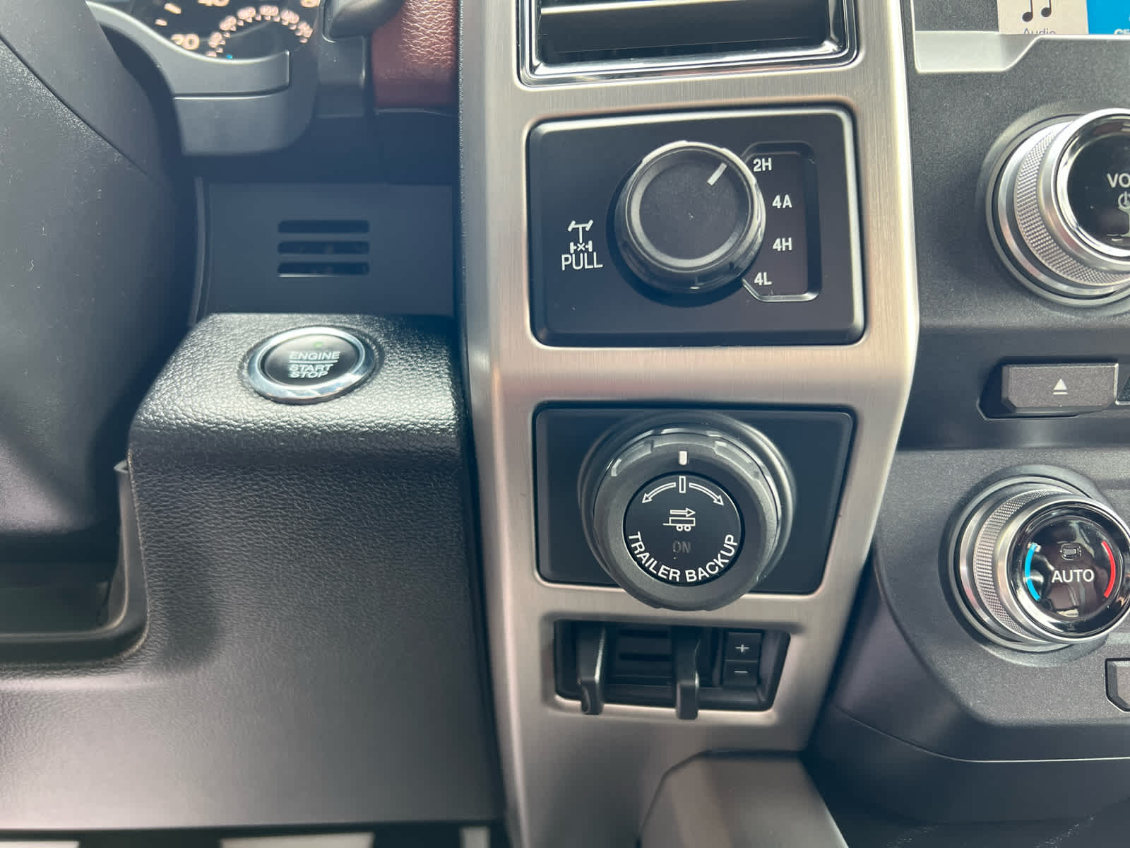 2018 Ford F-150 Platinum photo 17