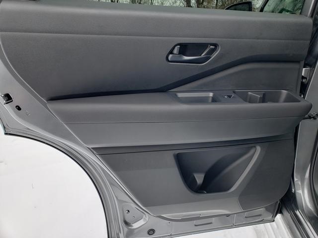 2025 Nissan Pathfinder SV photo 13