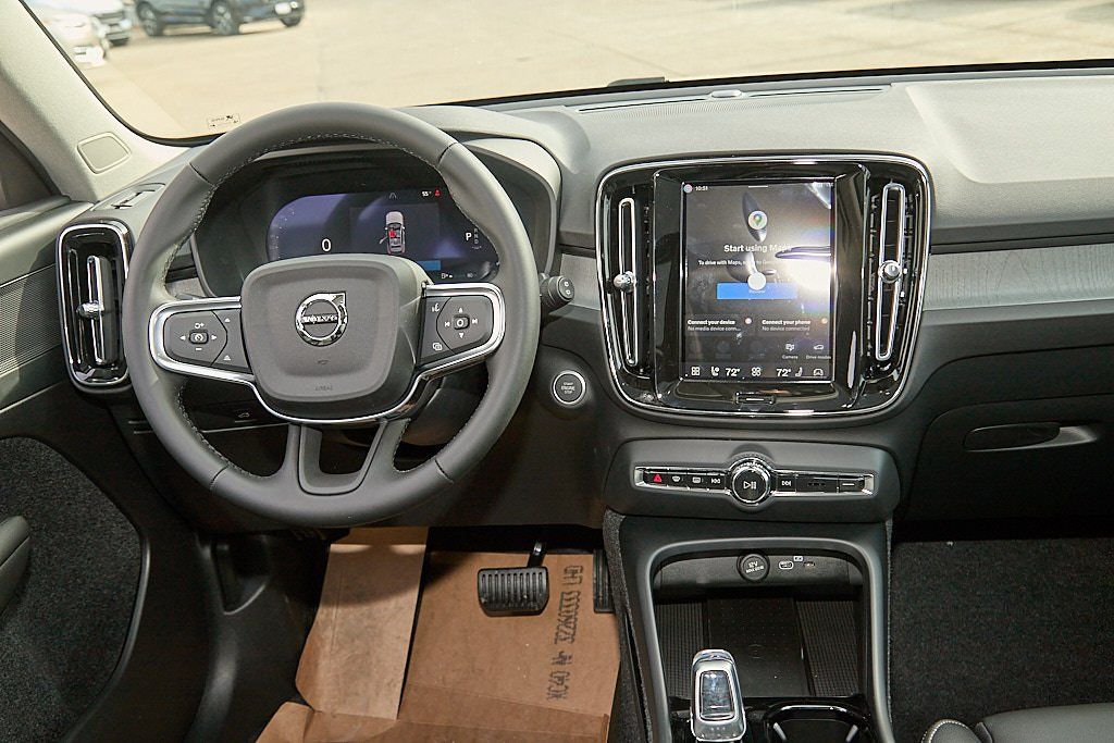 2026 VOLVO XC40 - Image 23