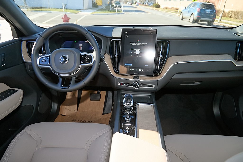 2026 VOLVO XC60 - Image 20