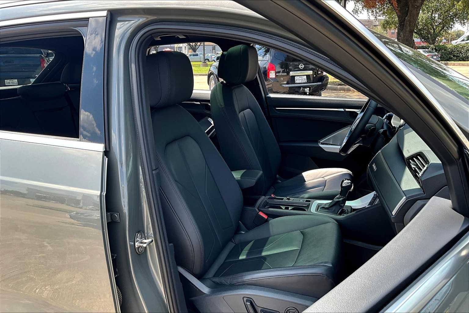 2023 Audi Q3 S line Premium photo 8
