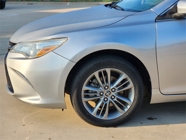 2015 Toyota Camry SE photo 8