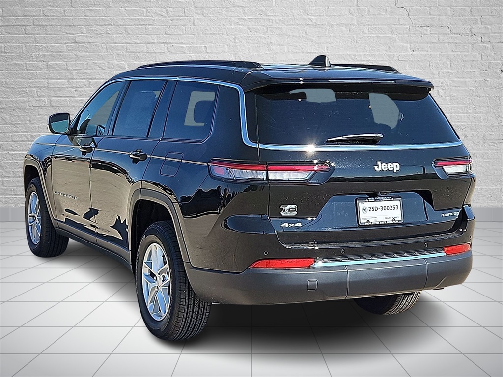 2025 Jeep Grand Cherokee Laredo photo 3