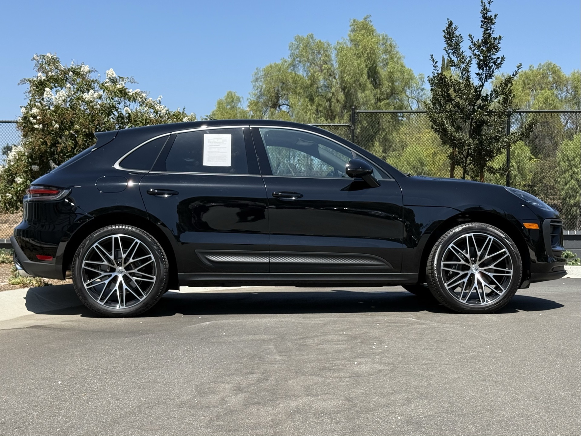 2025 Porsche Macan T photo 5
