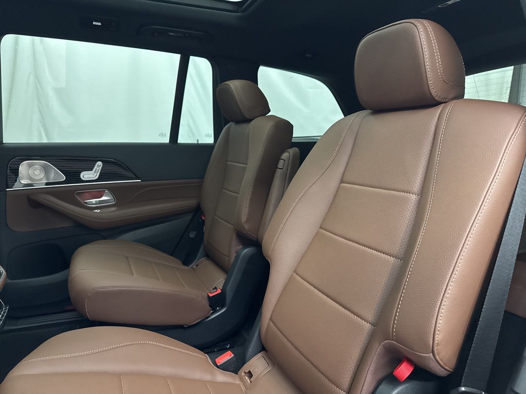 2026 Mercedes Benz GLS 450 4MATIC photo 14