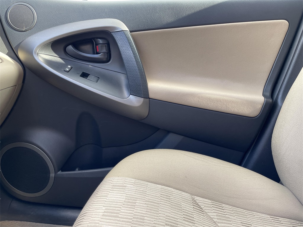 2012 Toyota RAV4 Base photo 18