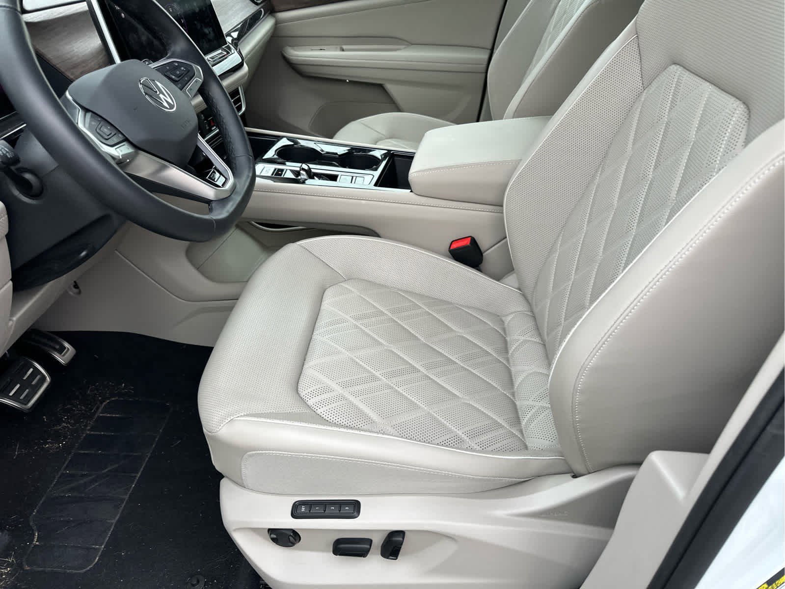 2024 Volkswagen Atlas SEL Premium R-Line photo 3