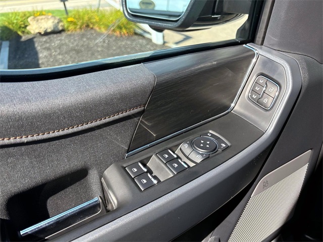 2024 Ford F-150 Lariat photo 16