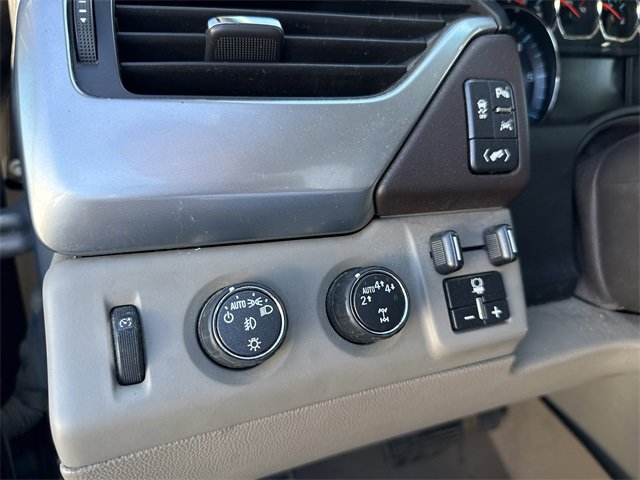 2018 Chevrolet Suburban LT photo 15