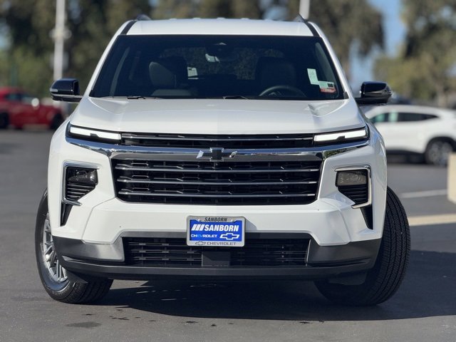 2026 Chevrolet Traverse photo 2