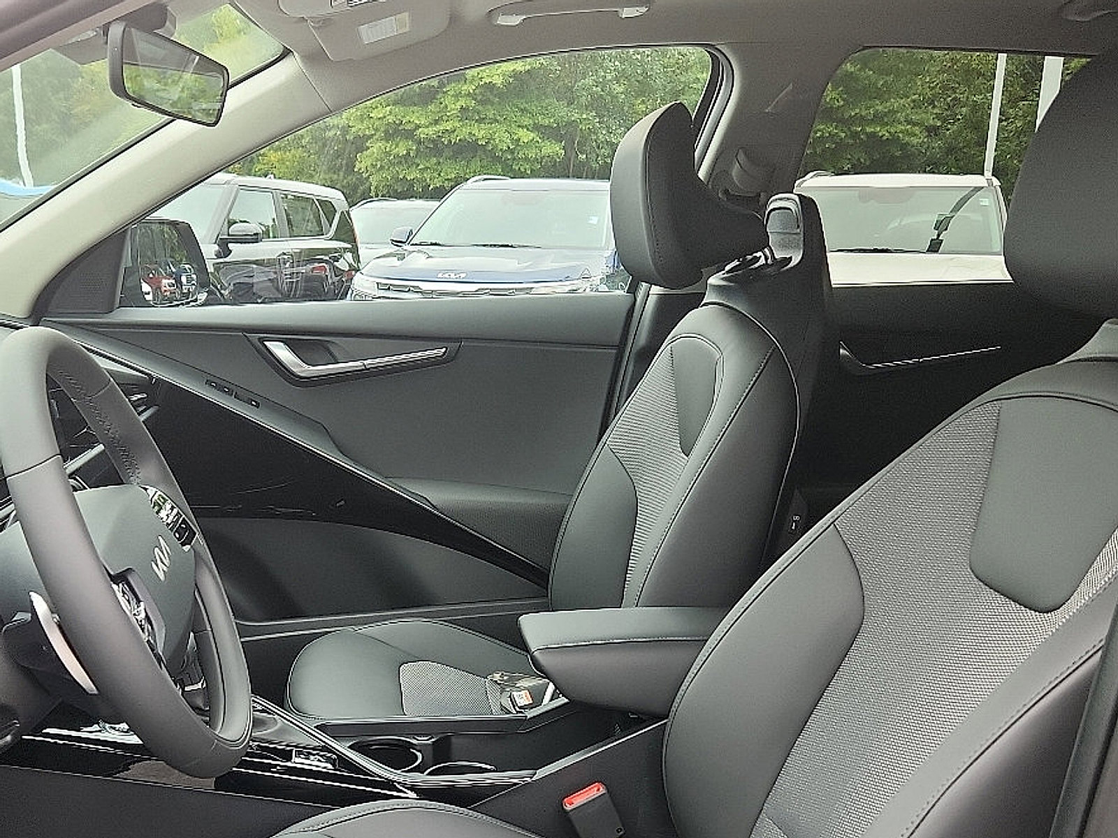 2025 Kia Niro EX Touring photo 6