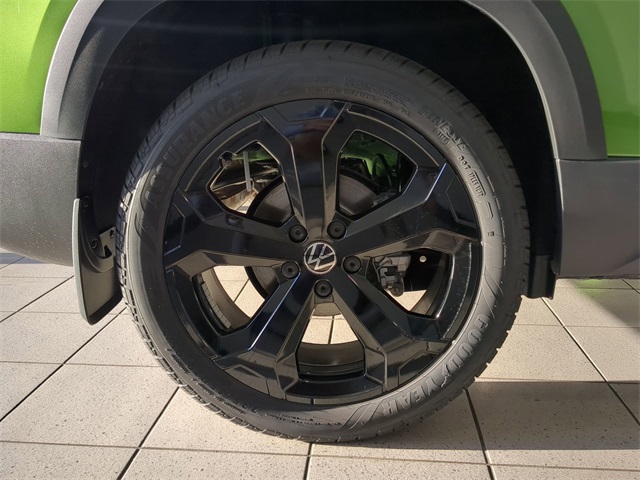 2025 Volkswagen Taos SEL photo 26