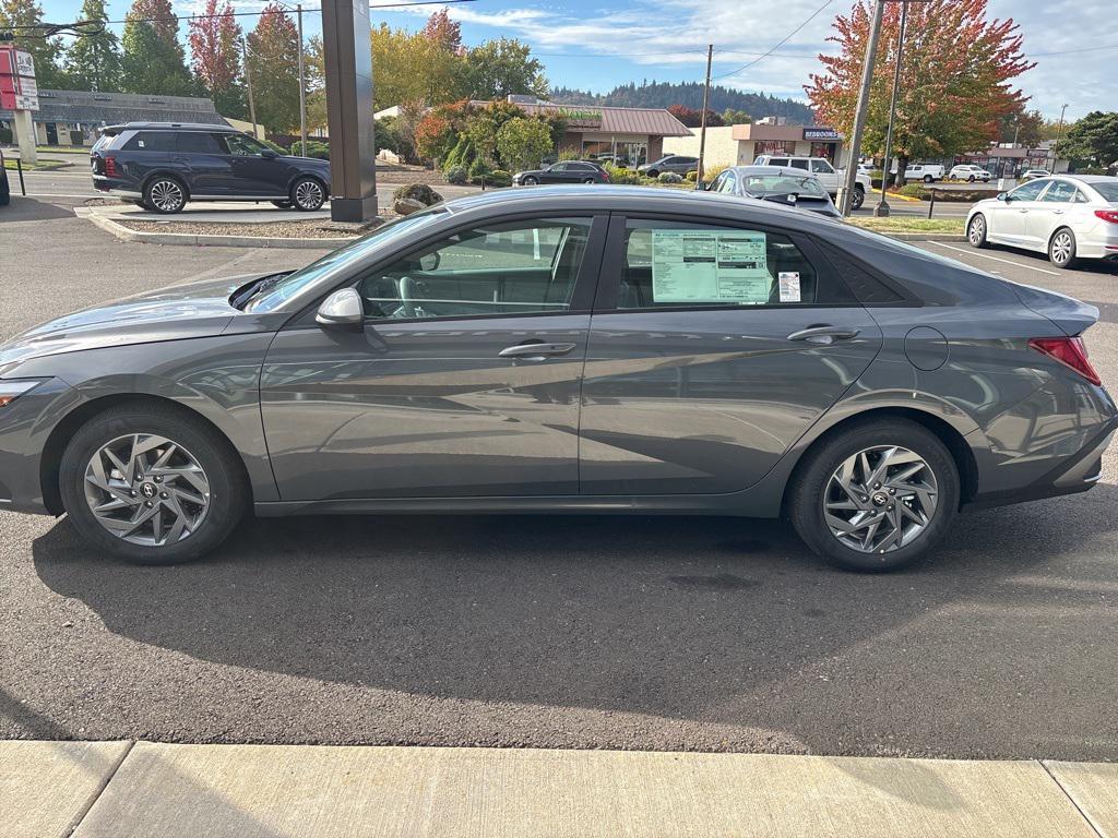 2025 Hyundai Elantra Hybrid Blue photo 2