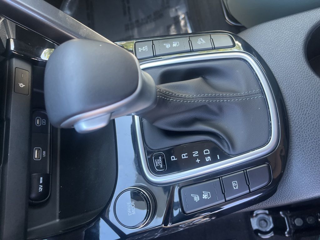 2024 Kia Seltos SX photo 13