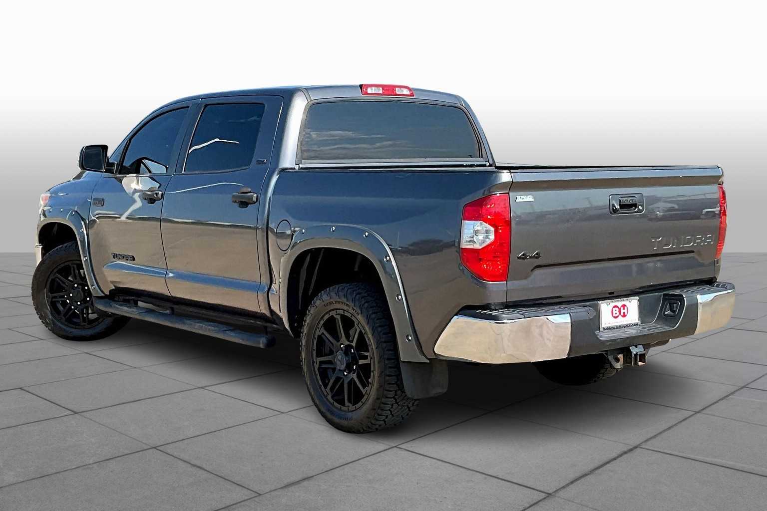 2017 Toyota Tundra SR5 photo 10