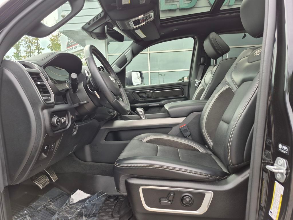 2022 Ram 1500 Laramie photo 2