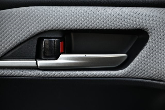 2025 Toyota Camry SE photo 16