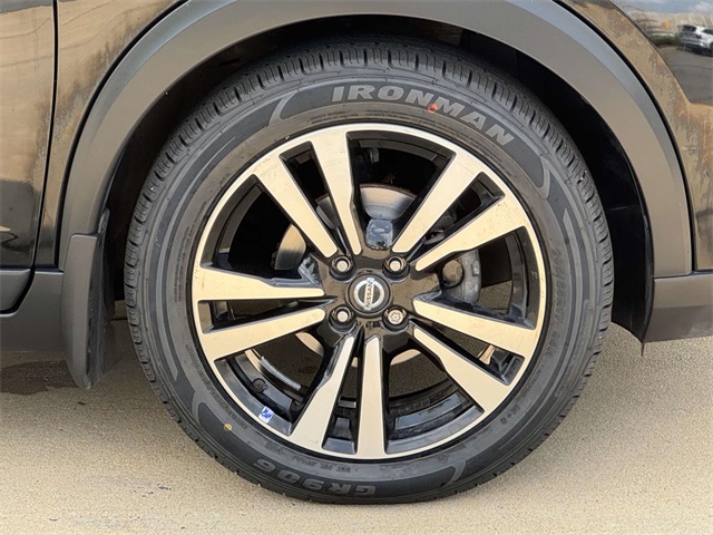 2019 Nissan Kicks SR photo 11