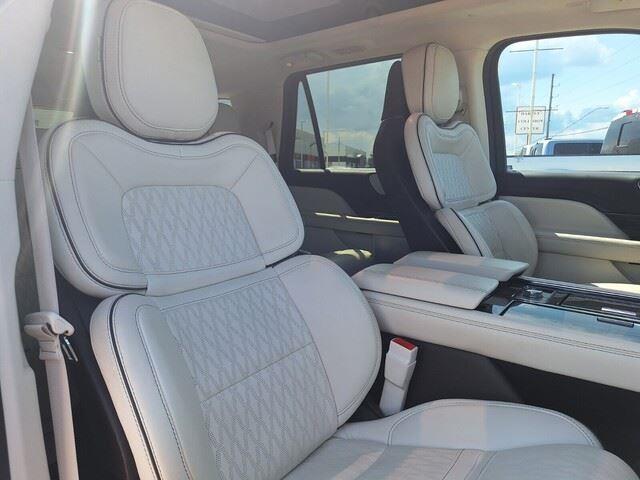 2020 Lincoln Navigator Black Label photo 28