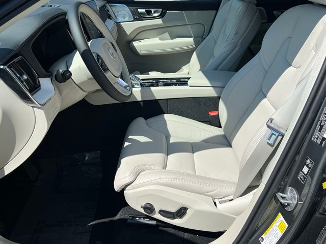 2026 Volvo XC60 Hybrid T8 photo 21