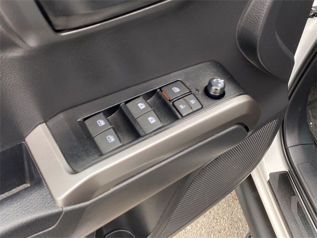 2023 Toyota Tacoma SR5 photo 18