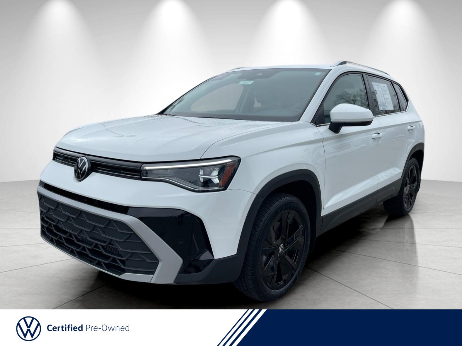 2025 Volkswagen Taos SE's photo