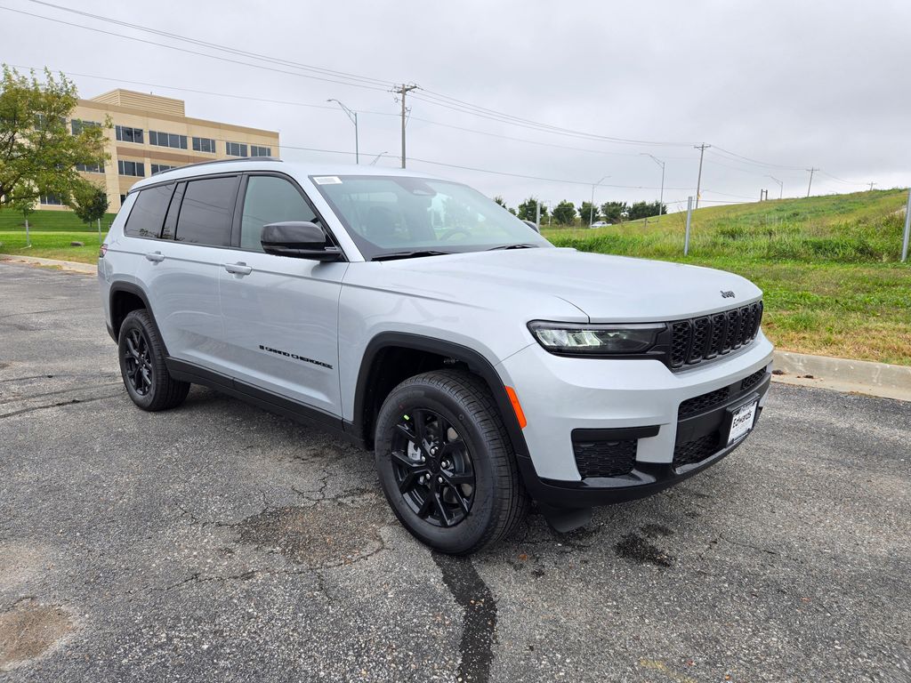 2025 Jeep Grand Cherokee L Altitude's photo