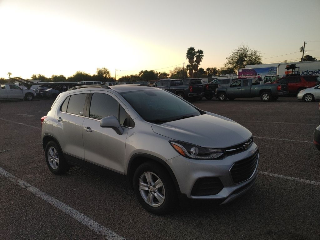 2020 Chevrolet Trax LT photo 2