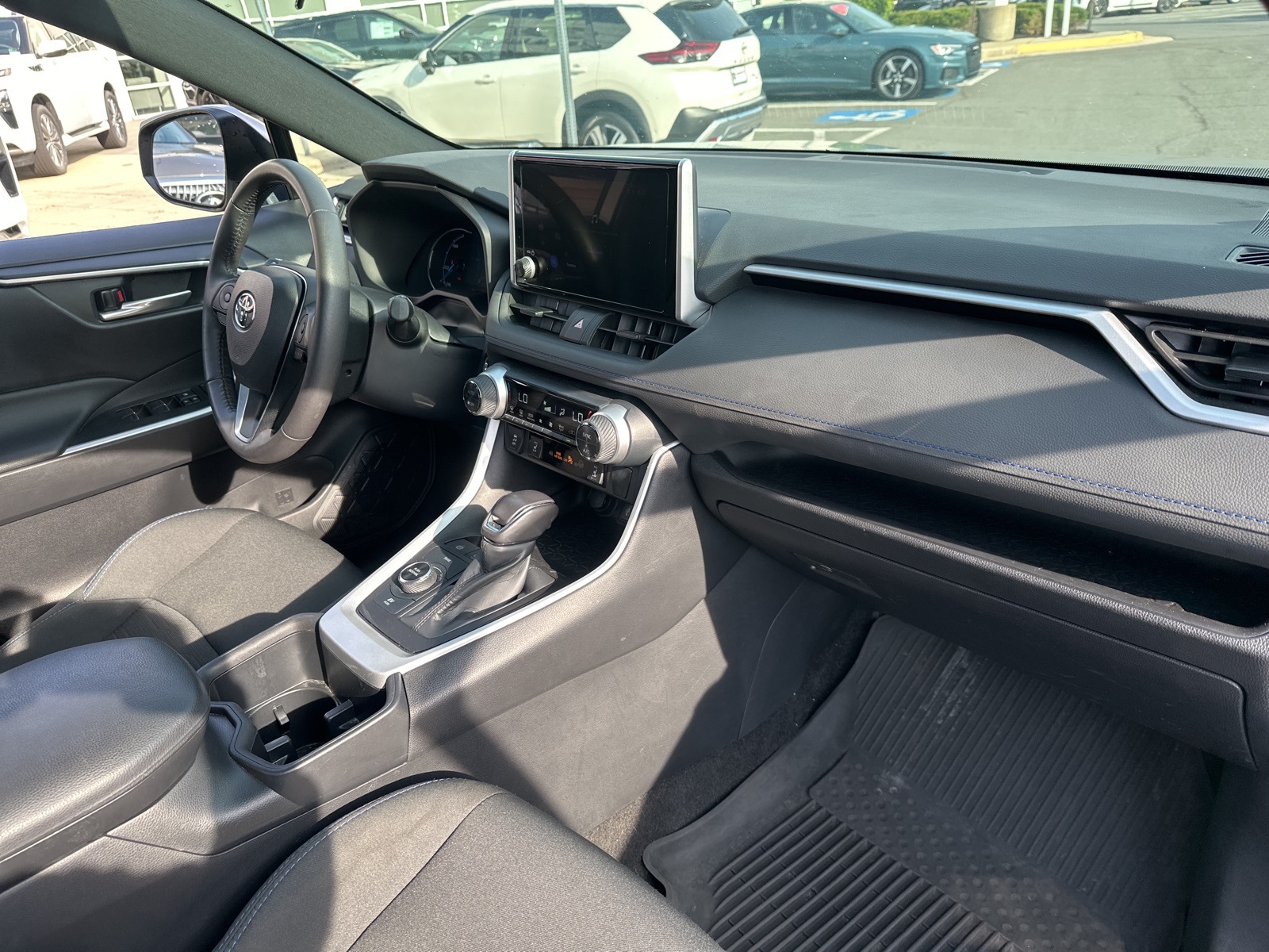 2023 Toyota RAV4 Hybrid SE photo 11