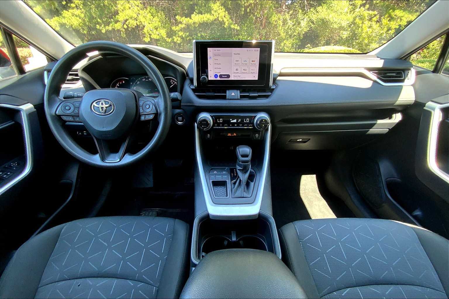 2023 Toyota RAV4 XLE photo 14