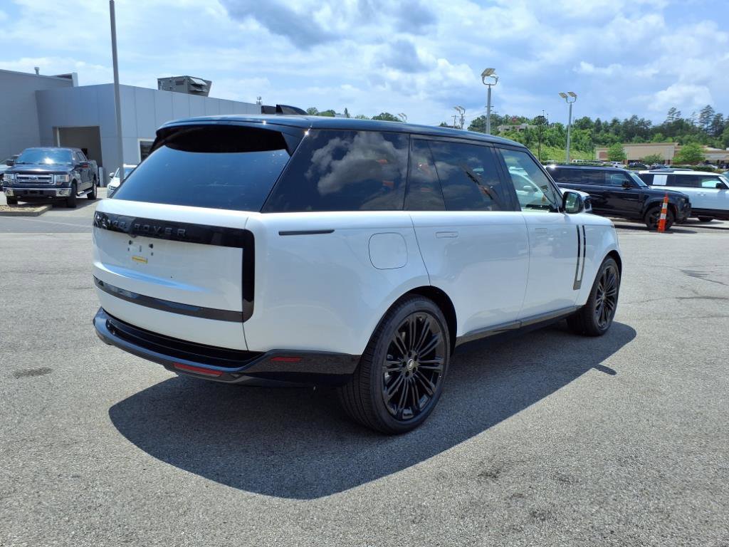 2025 Land Rover Range Rover SE photo 5
