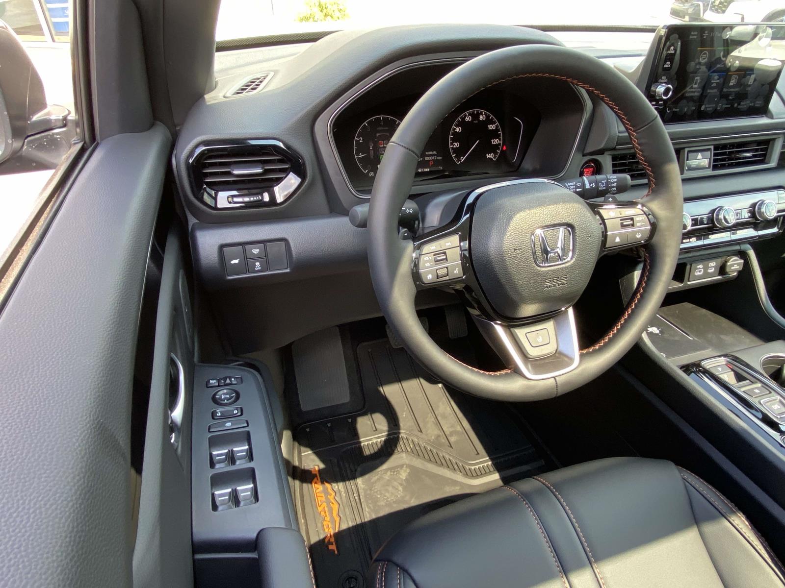 2025 Honda Pilot TrailSport photo 2