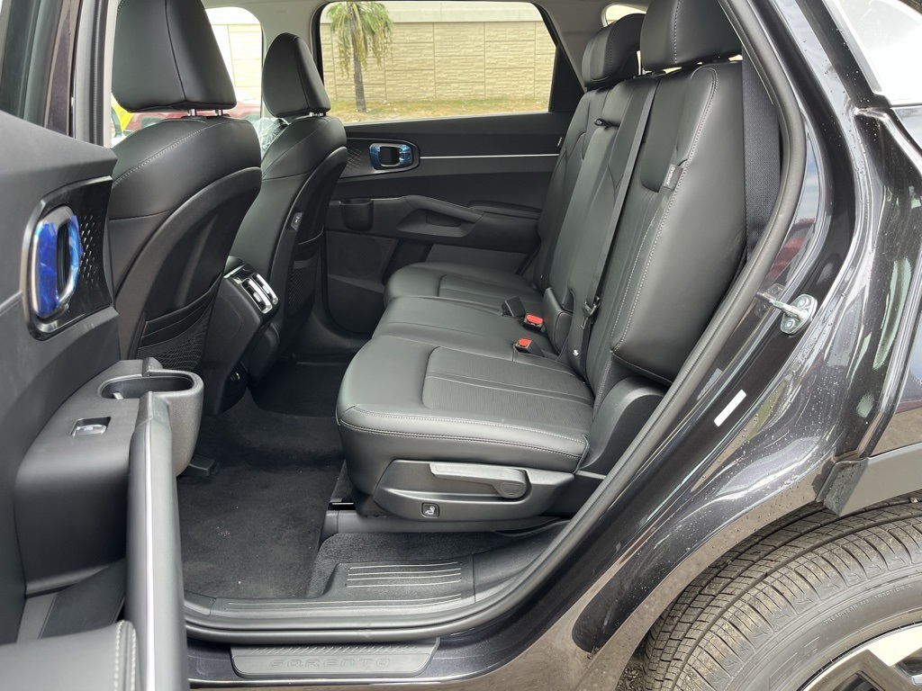 2025 Kia Sorento S photo 19