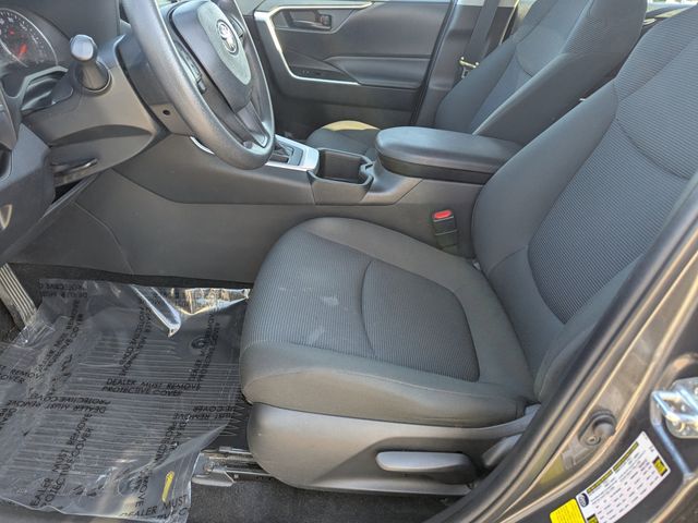 2022 Toyota RAV4 LE photo 17