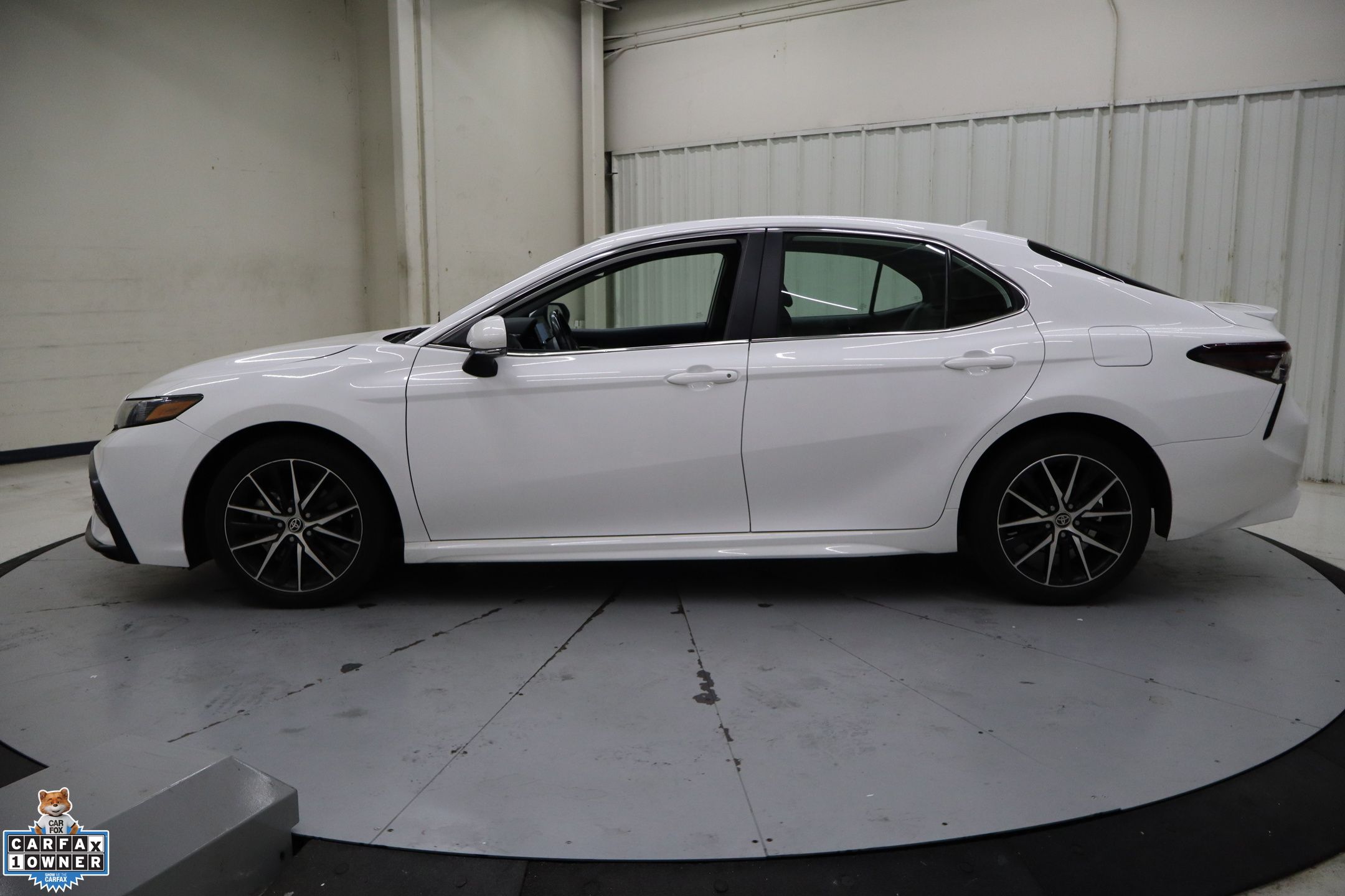 2023 Toyota Camry SE photo 4