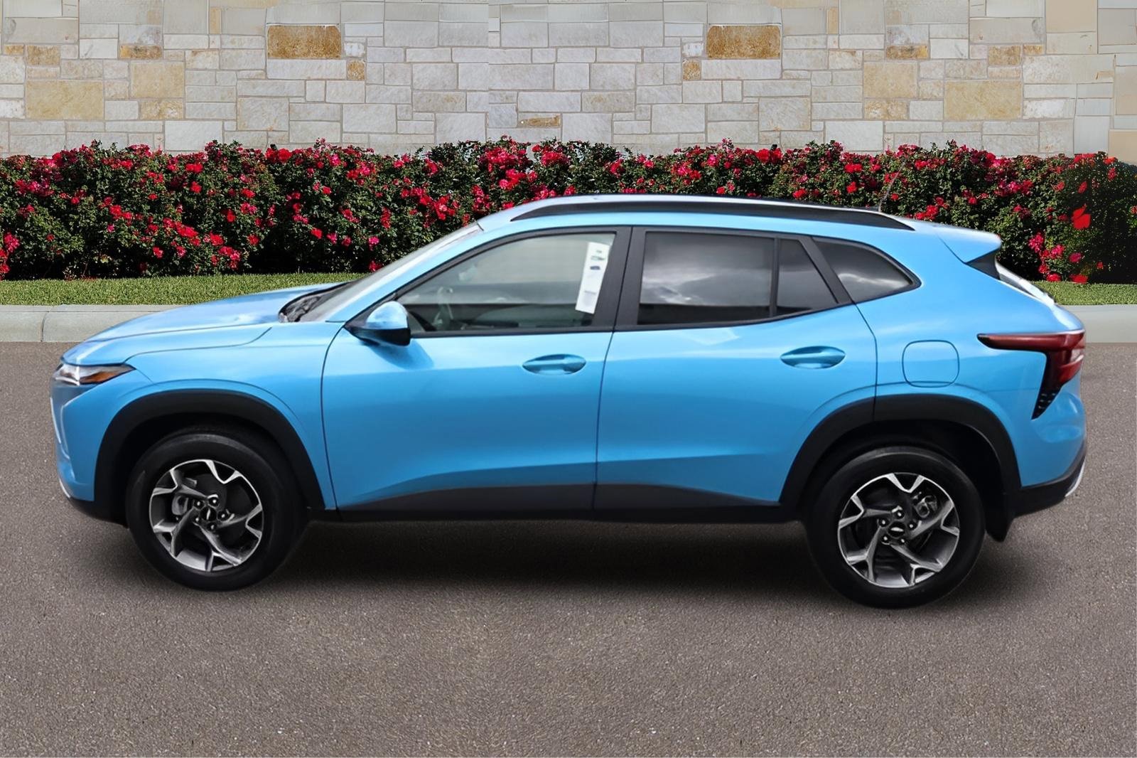 2025 Chevrolet Trax LT photo 4