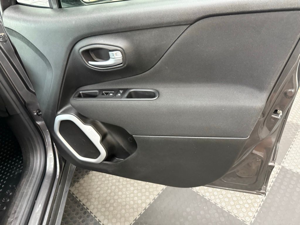 2020 Jeep Renegade Latitude photo 31