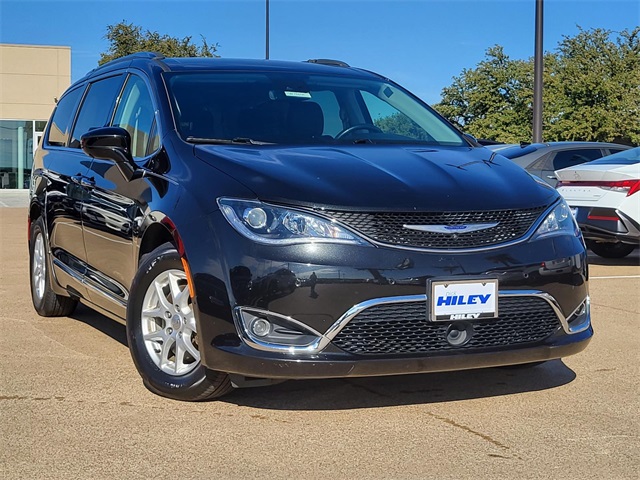 2020 Chrysler Pacifica Touring L's photo